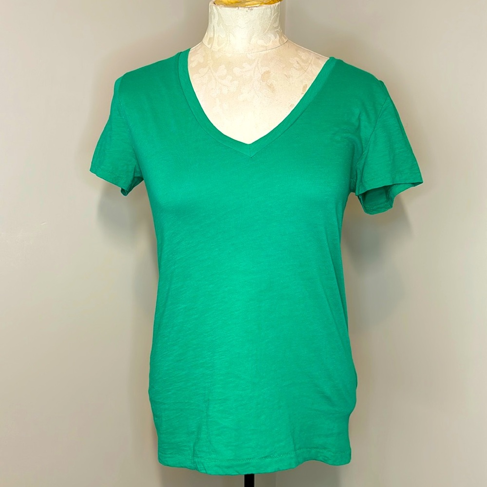 J.Crew slub cotton tee in kelly green - v neckline - short sleeve - Size Small